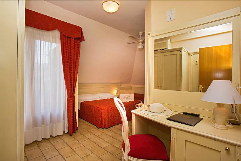 Hotel Lo Squalo Grottammare Exterior photo
