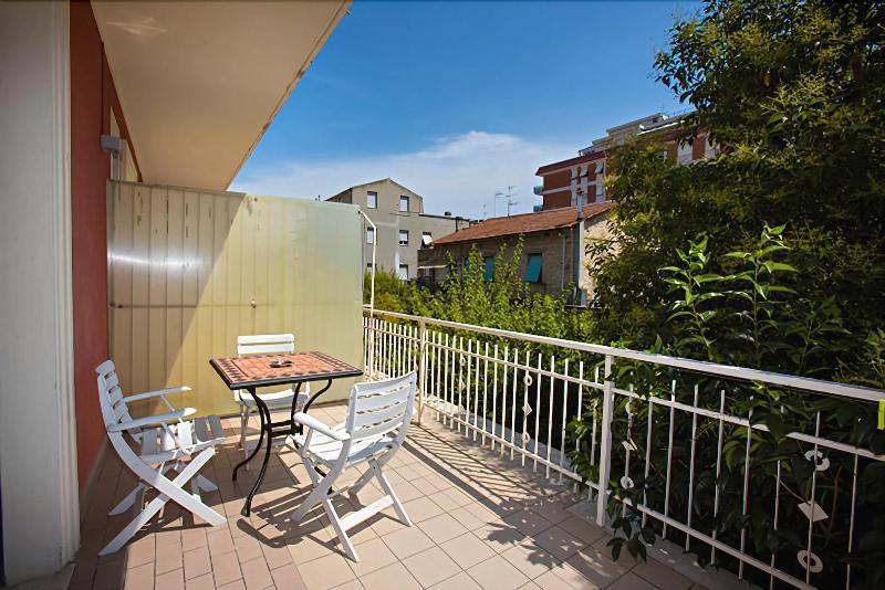 Hotel Lo Squalo Grottammare Exterior photo