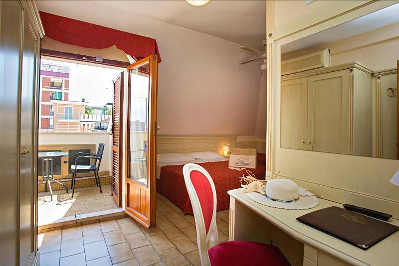 Hotel Lo Squalo Grottammare Exterior photo