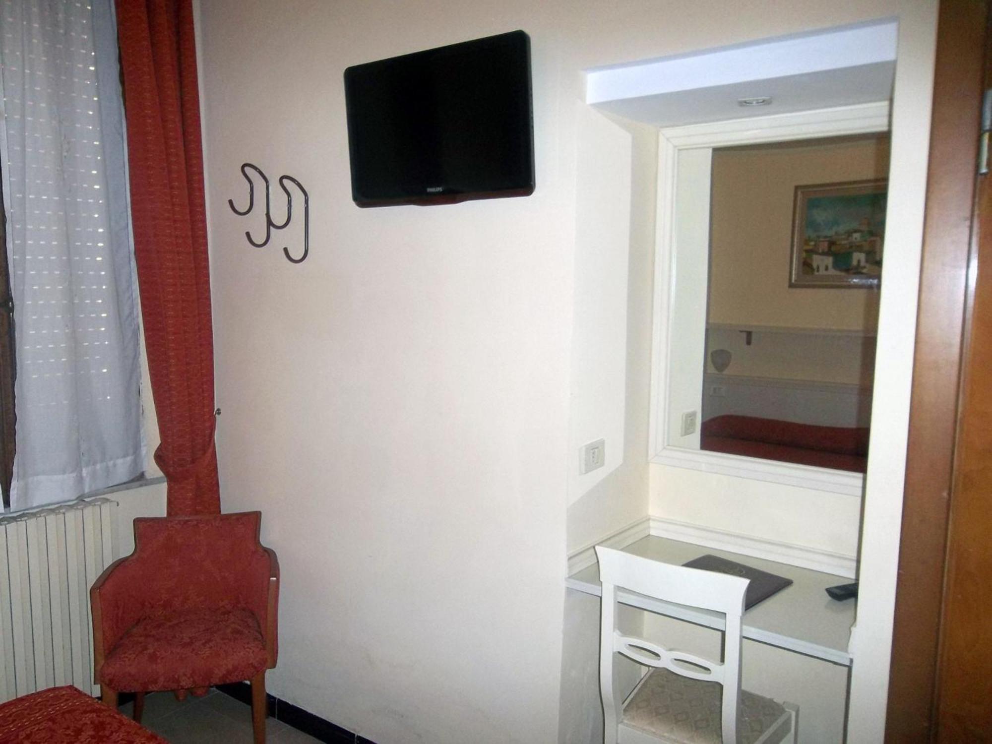 Hotel Lo Squalo Grottammare Room photo