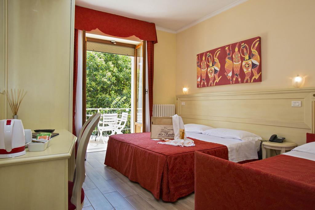Hotel Lo Squalo Grottammare Room photo