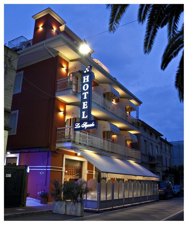 Hotel Lo Squalo Grottammare Exterior photo