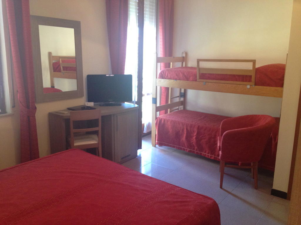Hotel Lo Squalo Grottammare Room photo