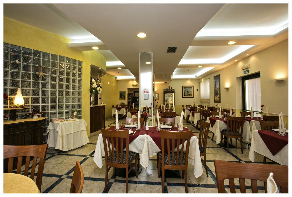 Hotel Lo Squalo Grottammare Exterior photo