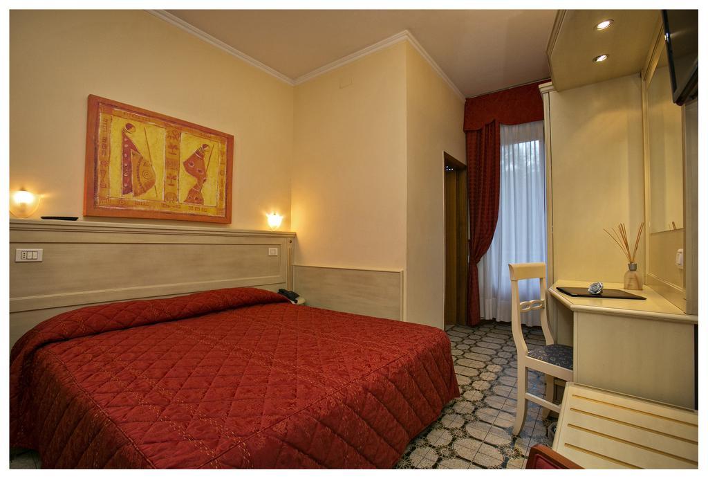 Hotel Lo Squalo Grottammare Room photo