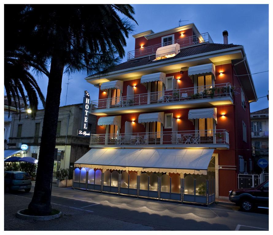 Hotel Lo Squalo Grottammare Exterior photo